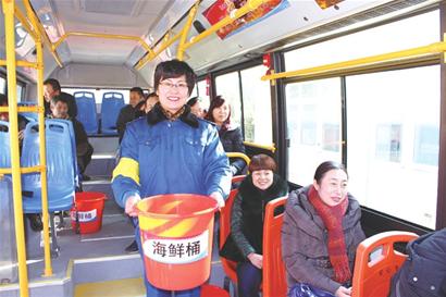 海上公交加大发车密度 配备海鲜桶